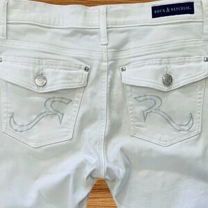 ROCK & REPUBLIC - White Kendall Jeans Distressed Size 8 (fits like 10)